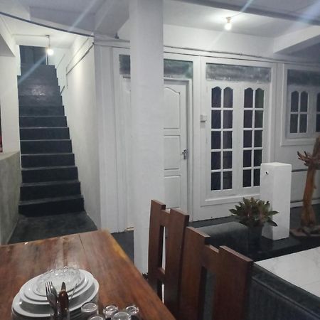 Sadhara River View Lodge Канди Экстерьер фото