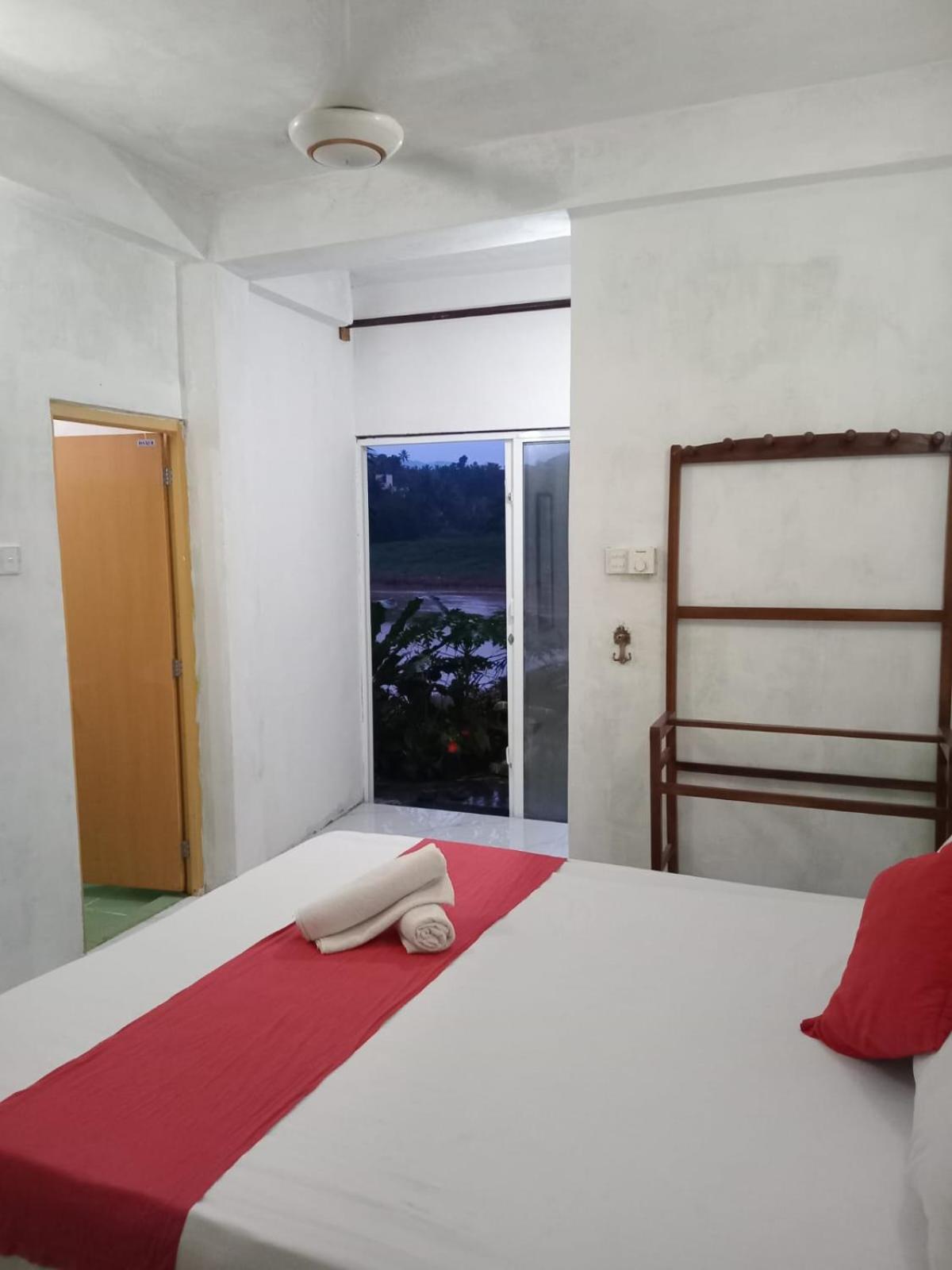 Sadhara River View Lodge Канди Экстерьер фото