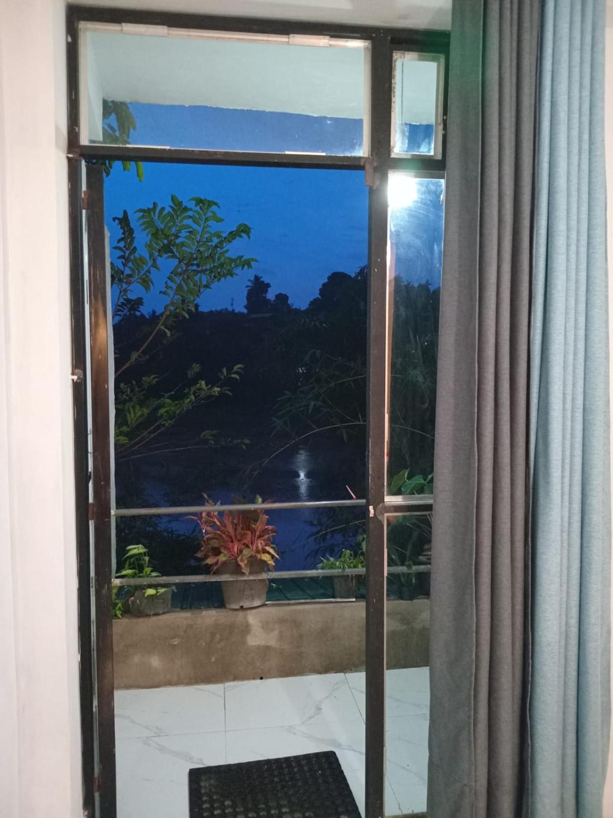 Sadhara River View Lodge Канди Экстерьер фото