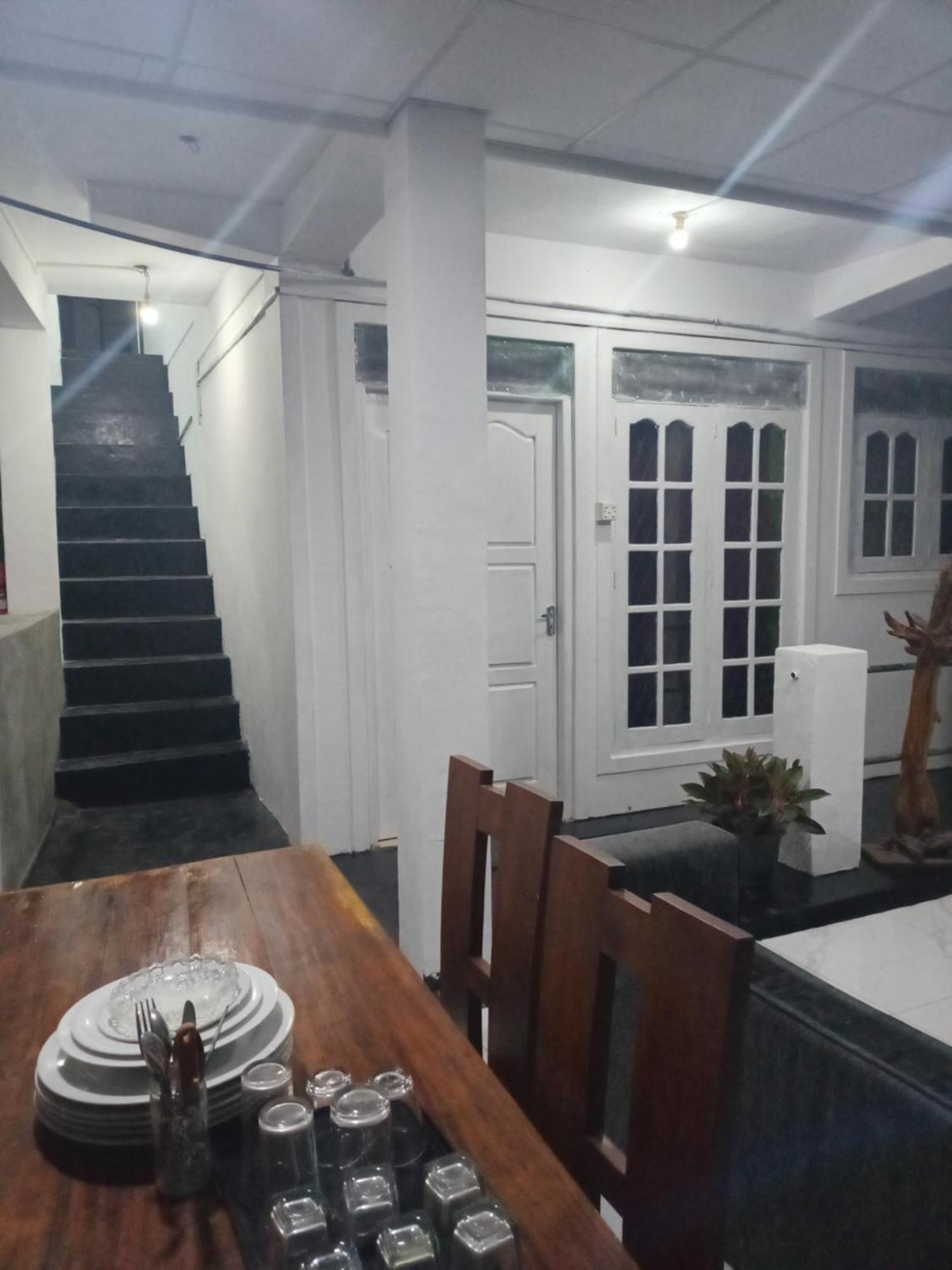 Sadhara River View Lodge Канди Экстерьер фото